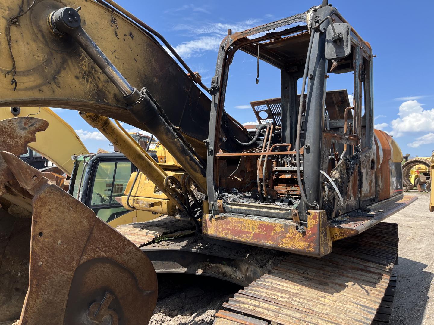 ./imagenes/INVOICE/2019/17806/EXCAVADORA CATERPILLAR 320C PARA REFACCIONES (4).JPG